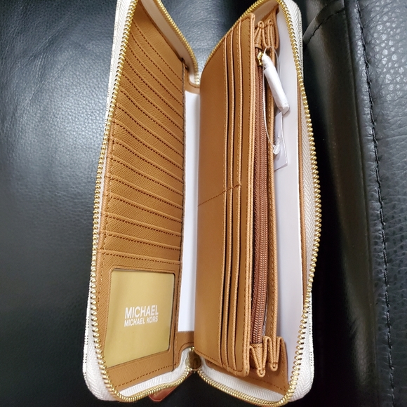 New Authentic Michael Kors Large Jet Set Wallet - Picture 10 of 14